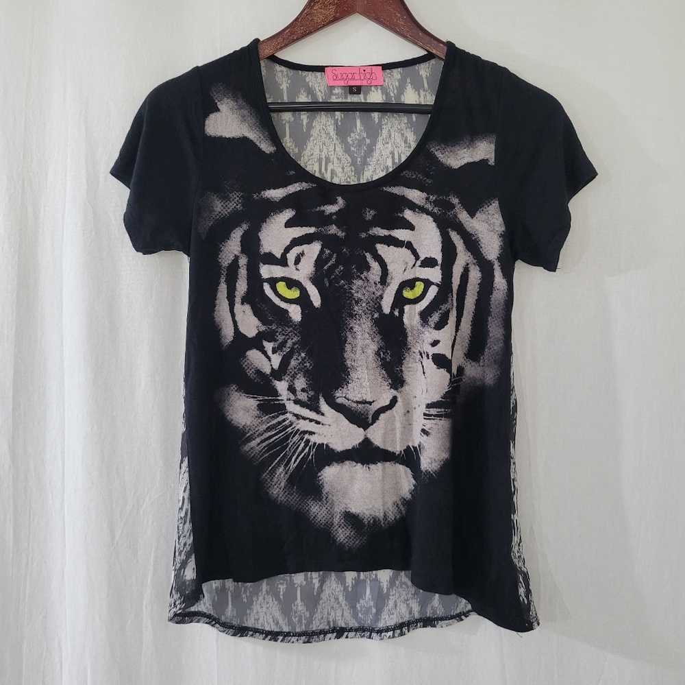 Sugar High Tiger Graphic Short Sleeve High Low Top in Black & White Size S